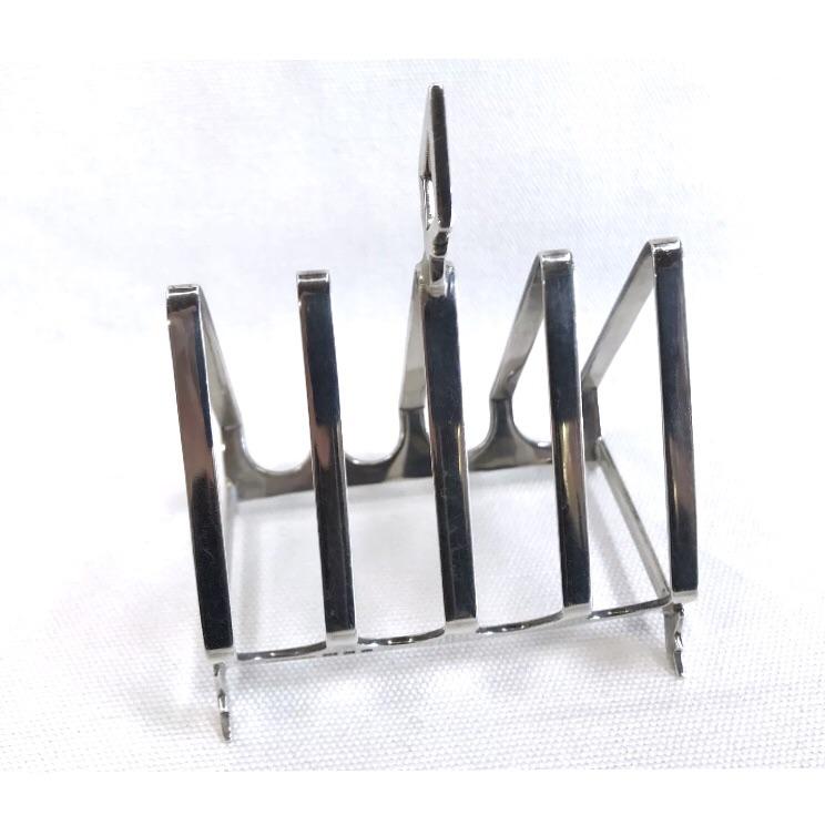 An English 20th century silver-plated toast rack, marked WH. - Bukowskis