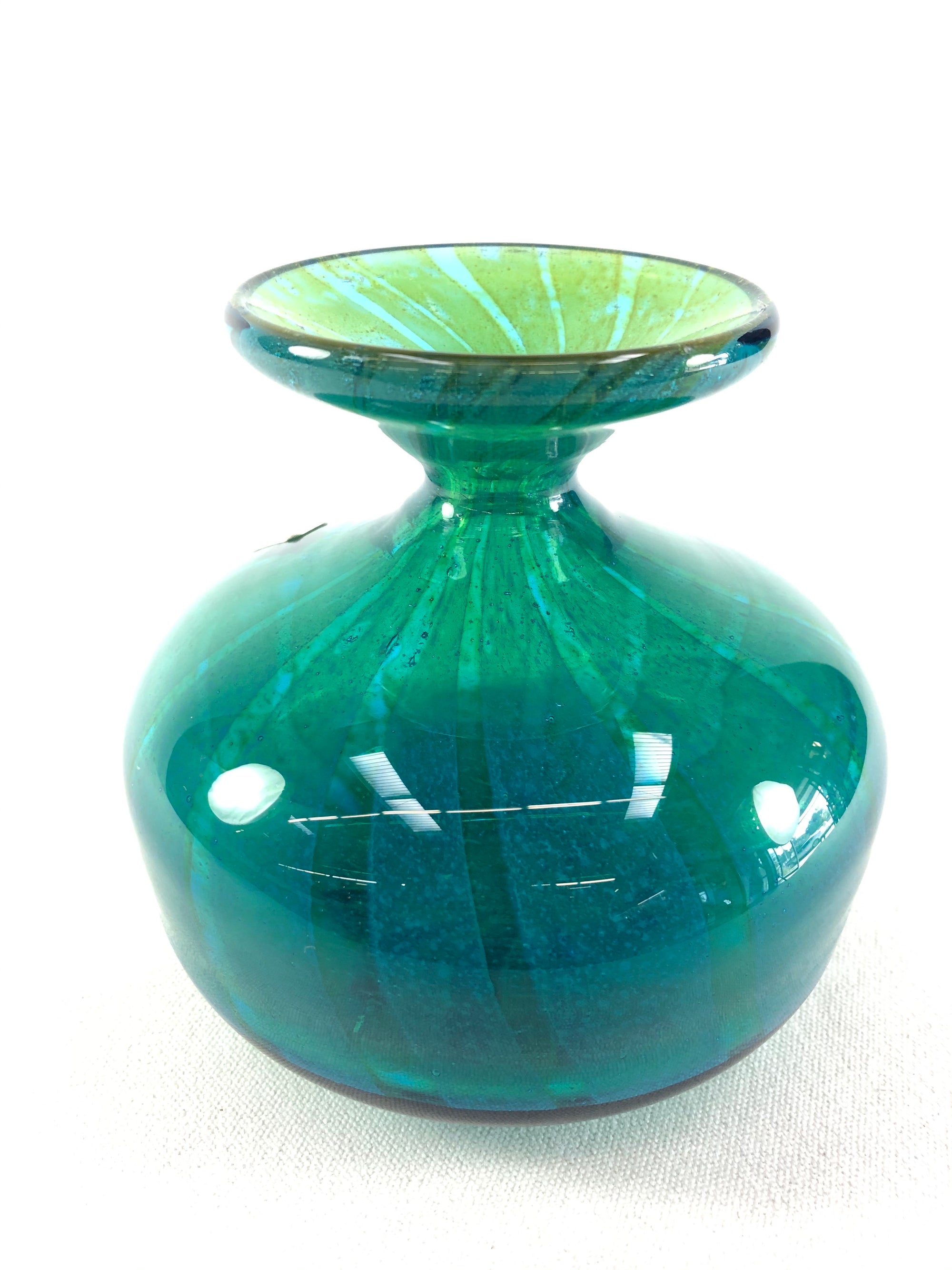 vertegenwoordiger Vrijlating schuintrekken Vibrant Blue & Green Ming Pattern Vase Mdina Glass Malta Signed -  themartcollective