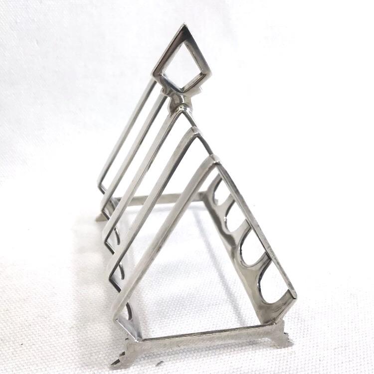 An English 20th century silver-plated toast rack, marked WH. - Bukowskis